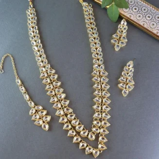 LIGHT WEIGHT KUNDAN SET WITH TIKKA